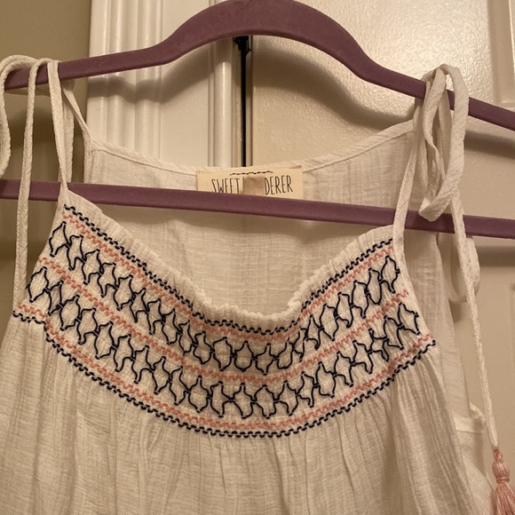 White top with tied shoulders - Picture 2 of 5